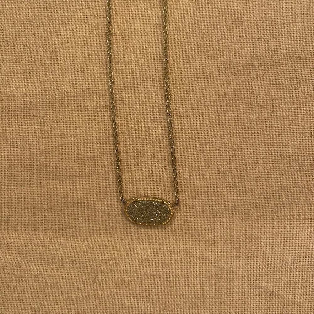 Kendra Scott necklace